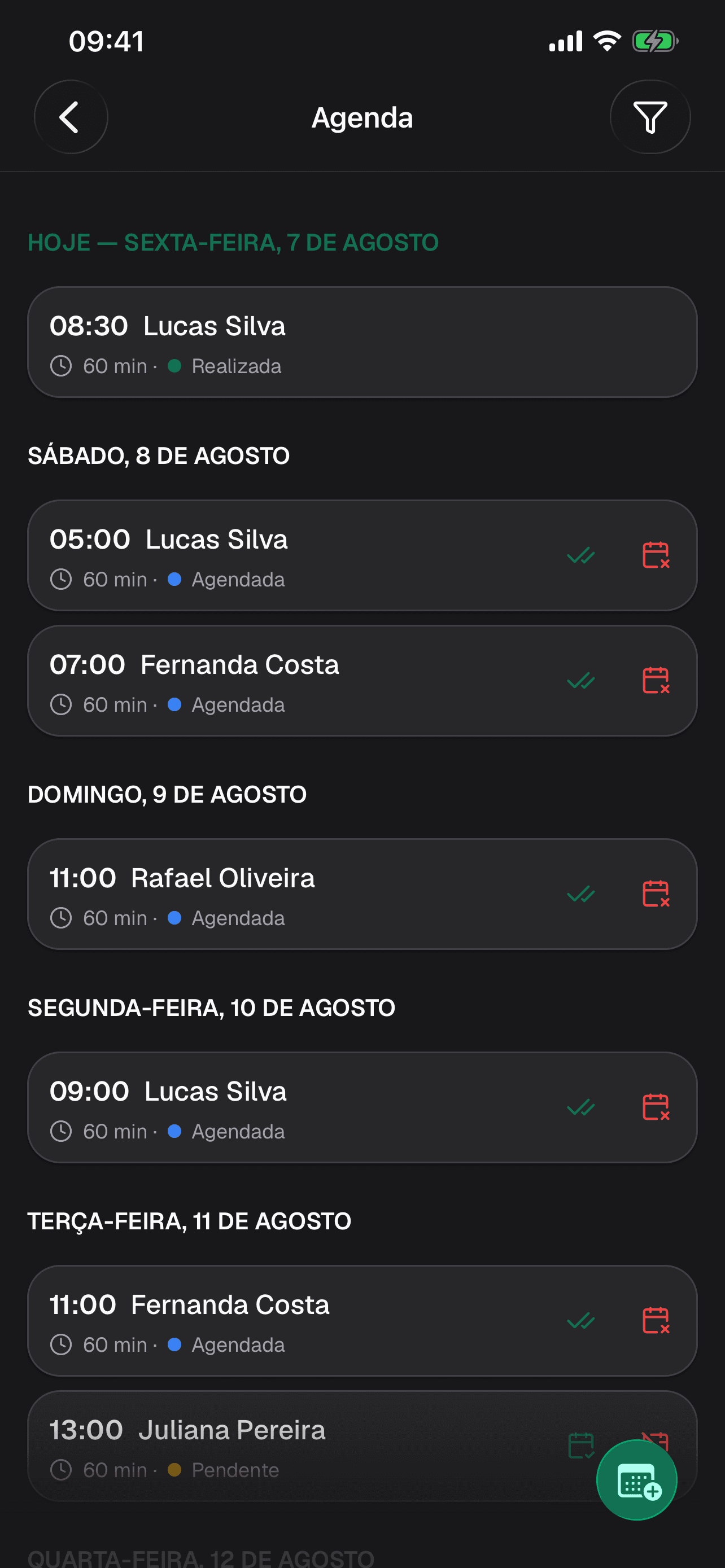 Tela de agenda do coach no app, com as sessões dos próximos dias agrupadas por data e o status de cada atendimento.